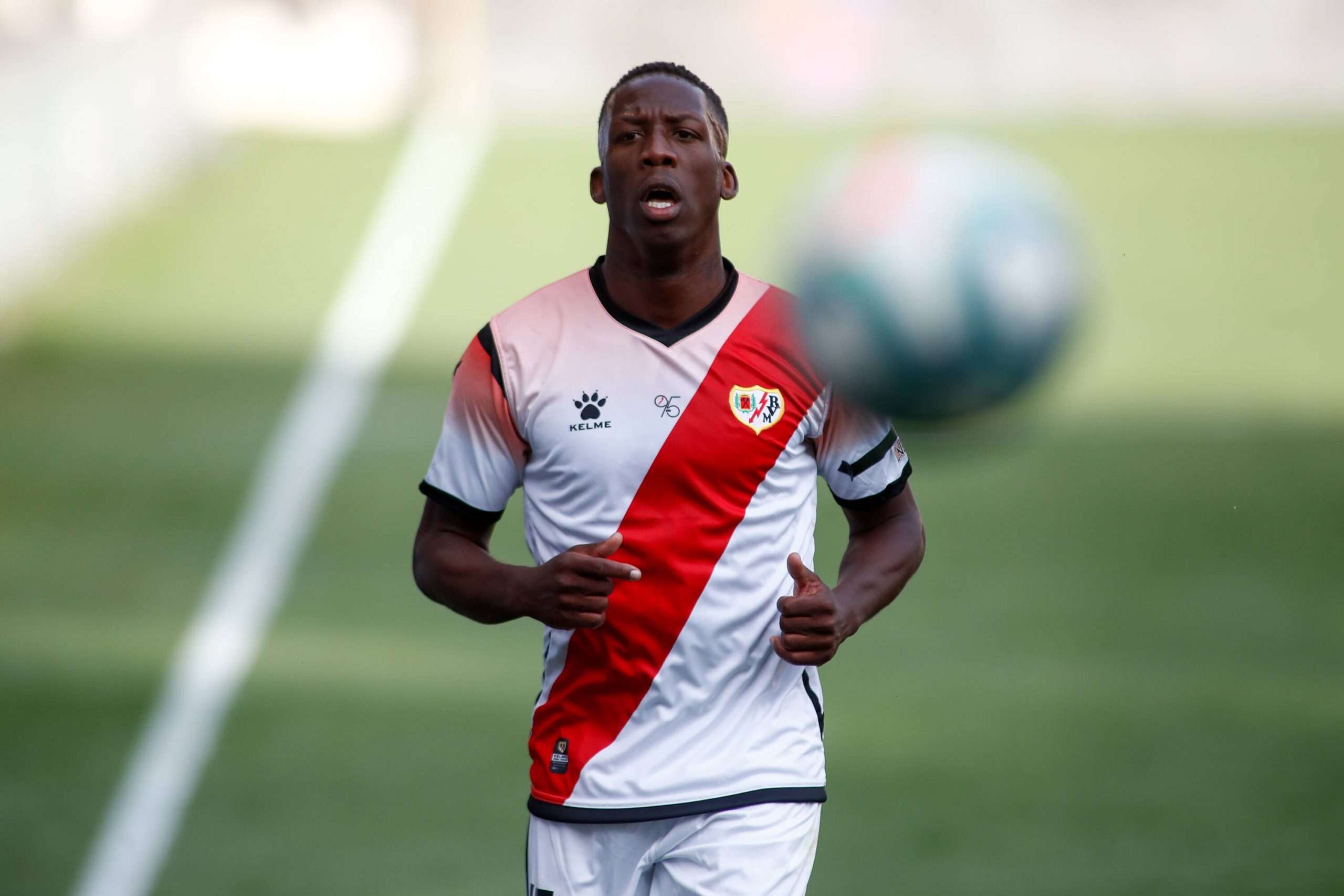 Official  Luis Advíncula joins Boca Juniors from Rayo Vallecano