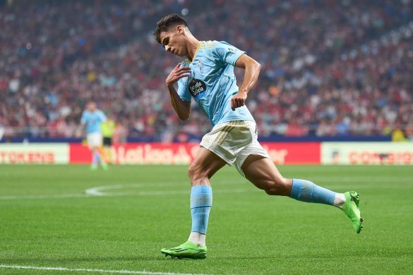 Gabri Veiga playing for Celta Vigo against Atlético Madrid.