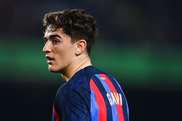 Gavi playing for Barcelona against Cádiz.