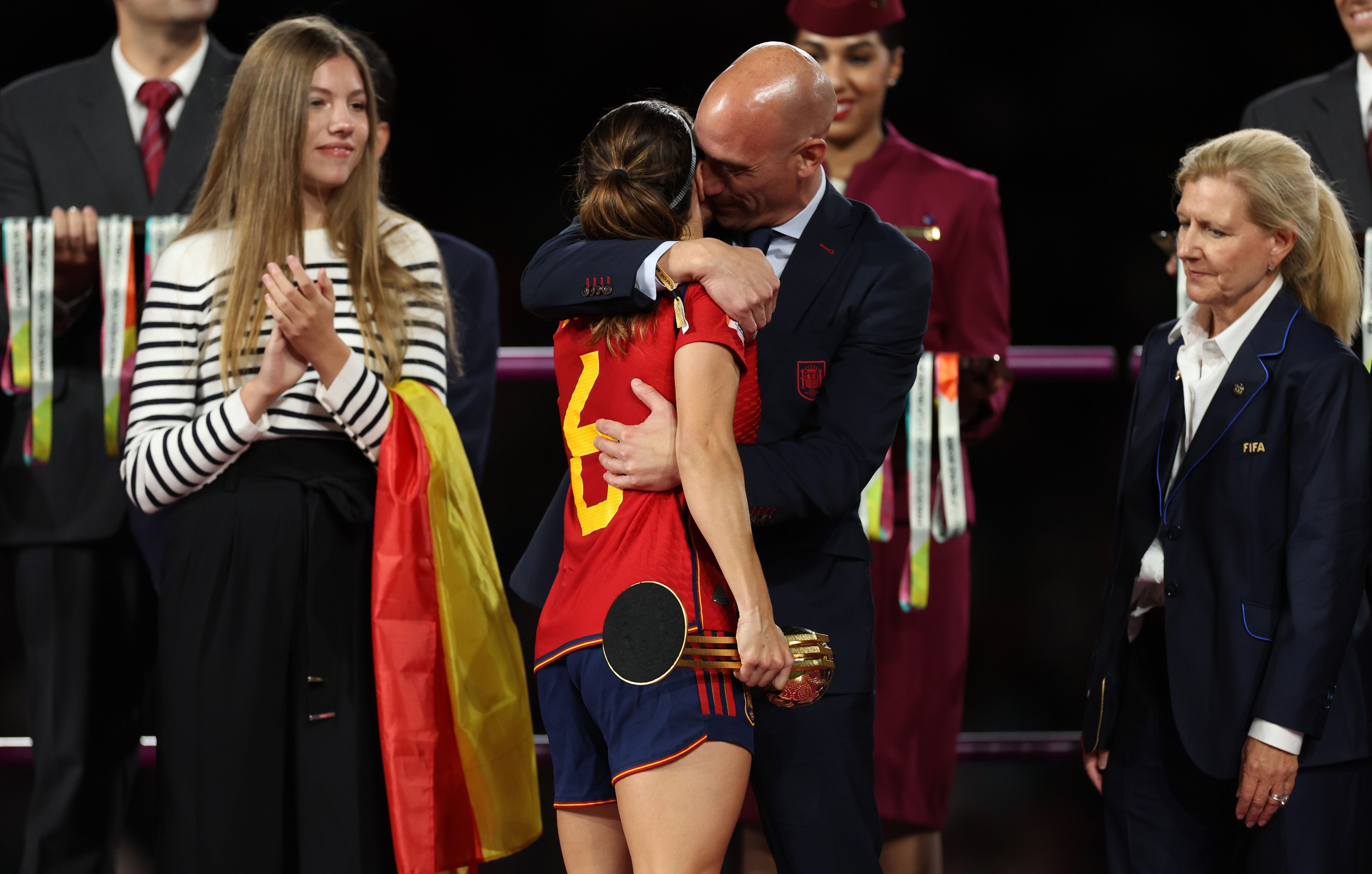 Spanish FA president Luis Rubiales apologises for kissing World Cup winner  Jenni Hermoso - Get Spanish Football News