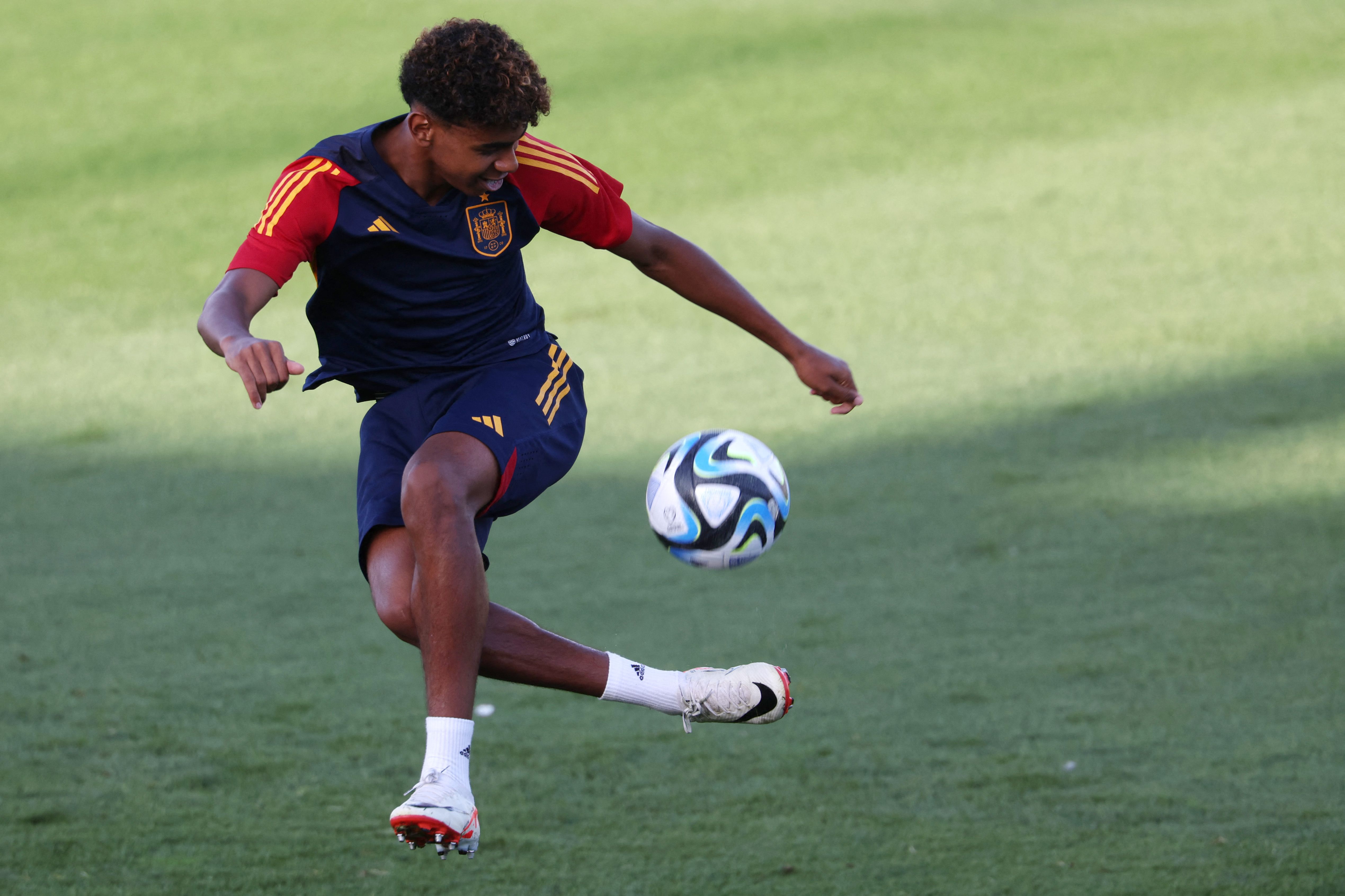 Lamine Yamal To Claim The Golden Boy Award Get Spanish Football News   Fbl Euro 2024 Esp Training 