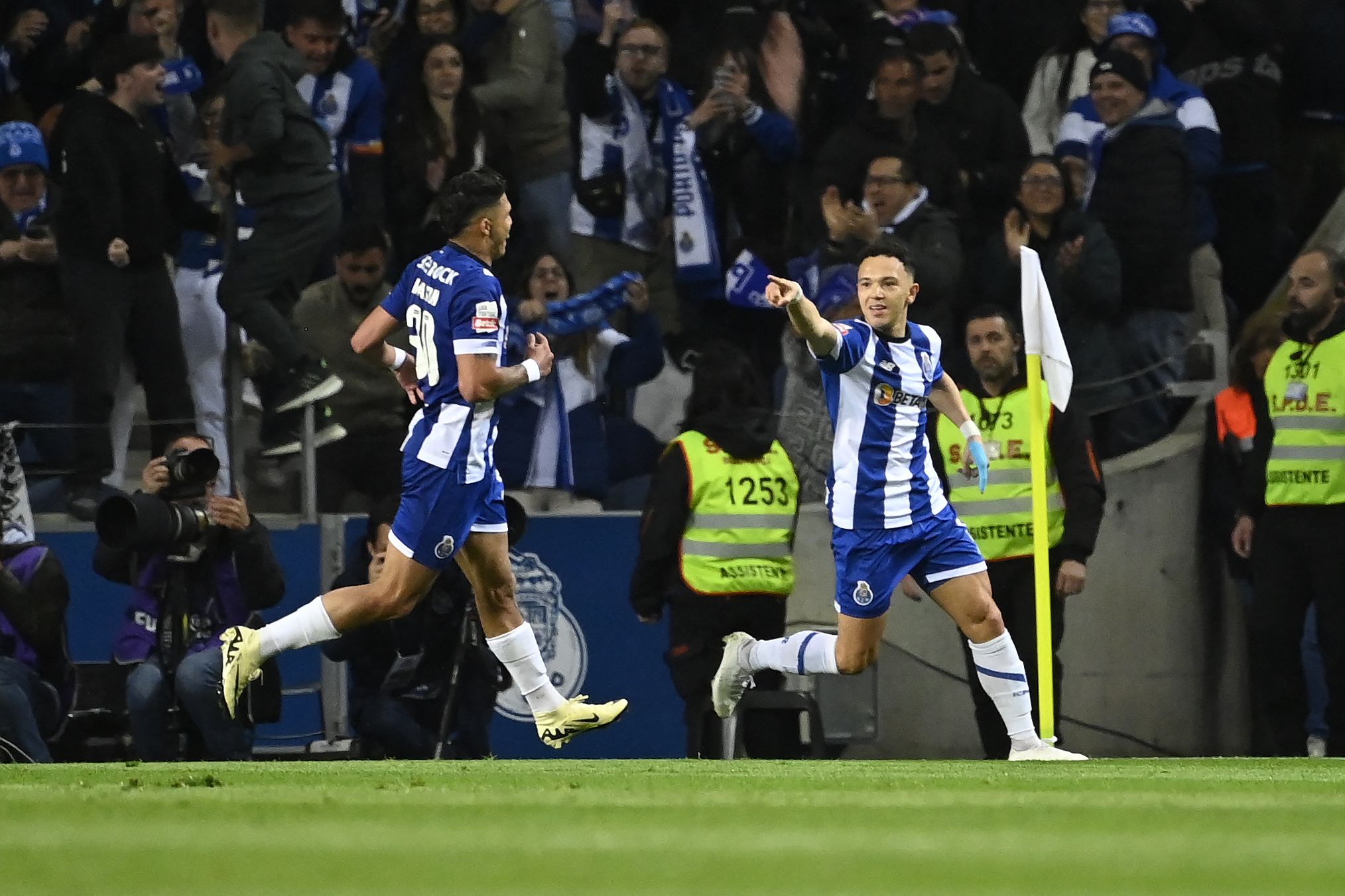 Barcelona add Porto star to list of summer targets - Get Spanish ...